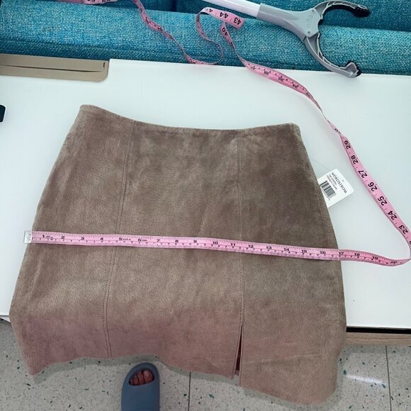 BLANKNYC Womens Mini Pencil Skirt Size 25 French Taupe Tan Suede Slit New - Picture 7 of 13